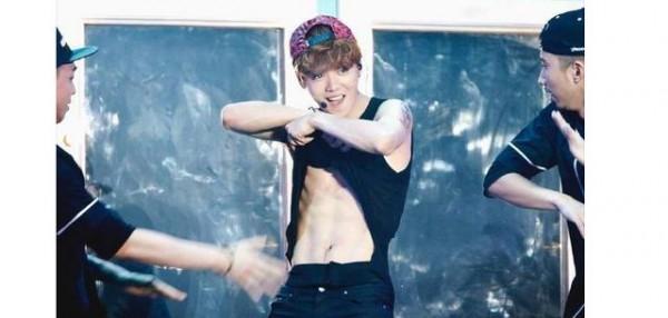 男星腹肌大盘点,王源8块,他的腹肌让人不舍得眨眼!