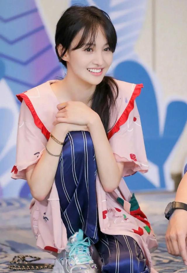 自己想当明星当不上,就逼女儿当,狼妈刘艳是如何“毁掉”郑爽的