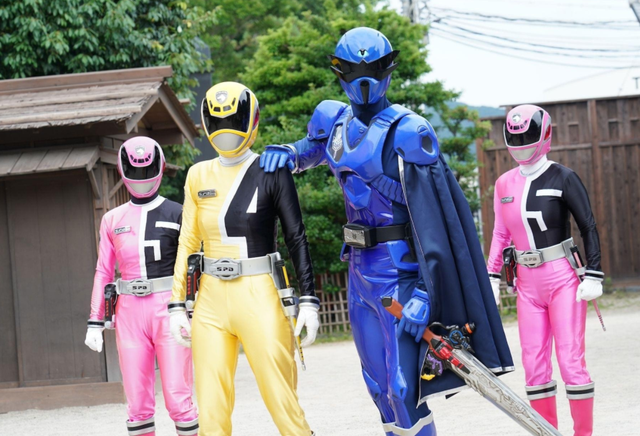 特搜战队刑事连者with蜻蜓王者新剧照 索尼诺成为了二代刑事粉