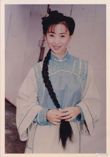 回忆杀！翁虹晒旧剧照 青涩美丽气质温柔