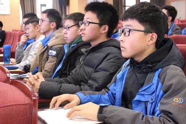 北大的“四大疯人院”中,不只有韦神,还有三位“鬼才”让人佩服