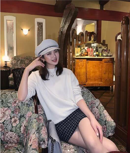 21岁任正非女儿近照曝光!甜美可人颜值高,名媛气质足还是真学霸