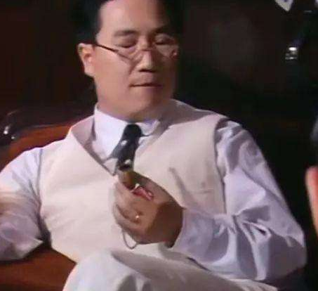 《围城》：年少不懂钱钟书，人到中年才发现，原来自己就是方鸿渐