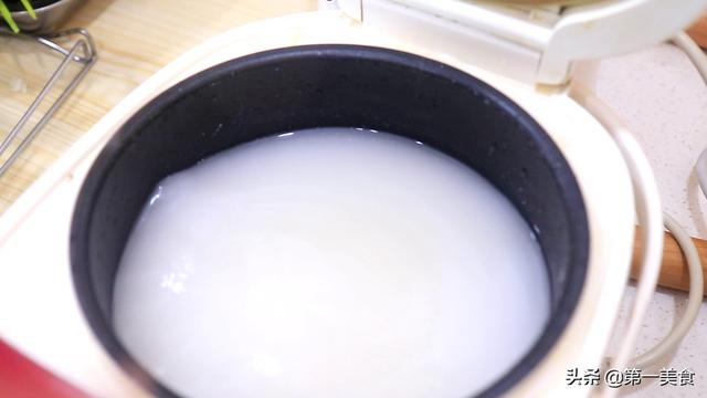 这才是蛋炒饭的地道做法，色泽金黄，粒粒分明，烹饪简单有食欲