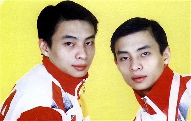 体操兄弟成世界冠军，退役后娶美貌妻子，如今身价上亿没有孩子