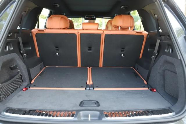 奔驰GLC:奔驰7座SUV优惠15万!内饰氛围感拉满,轴距2977mm!