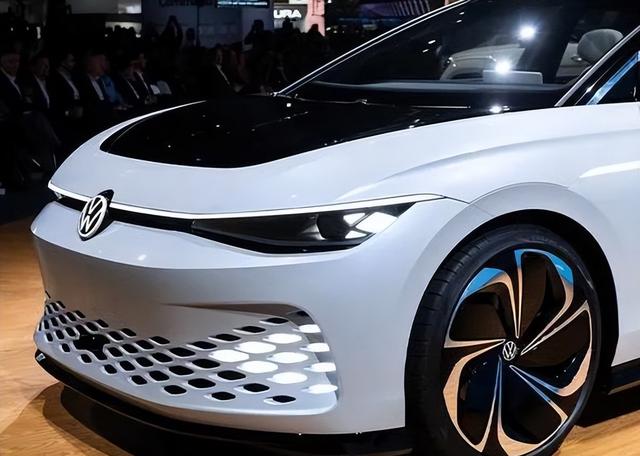 没白等！首批大众ID7实车曝光，凌渡外观，比亚迪内饰，叫板汉EV