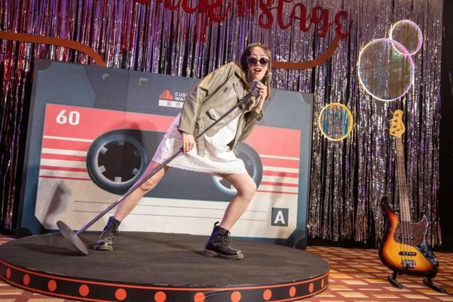 网传最惨年会吃盒饭,太难了!来康康别人家的神仙年会