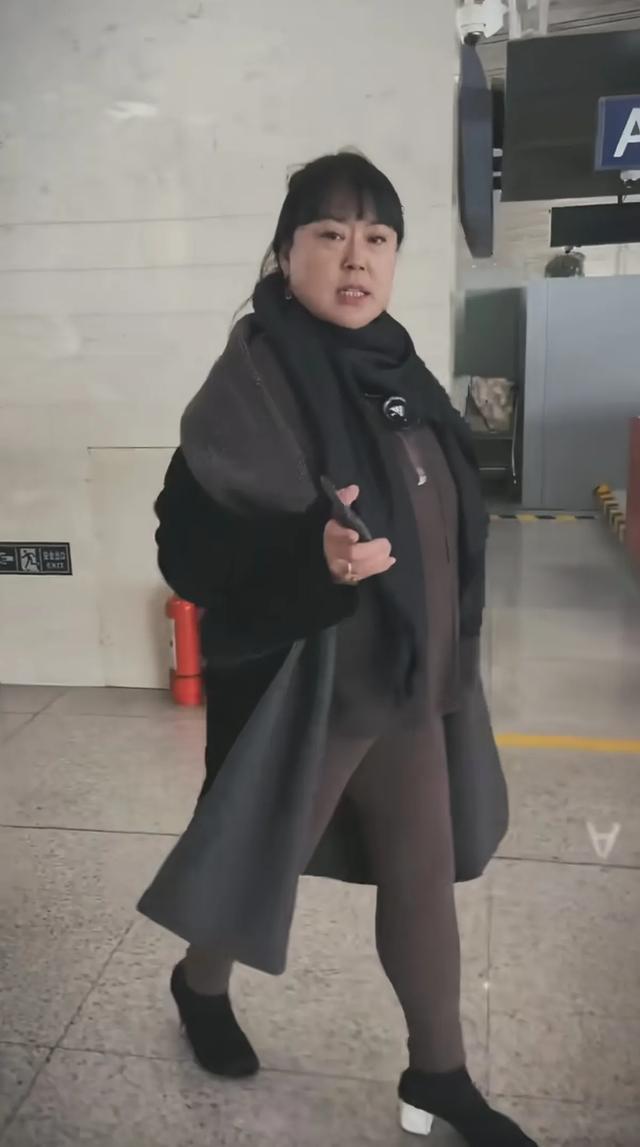 李菁菁现状:住北京宋庄别墅与父母一起生活,复出赚钱不再谈恋爱