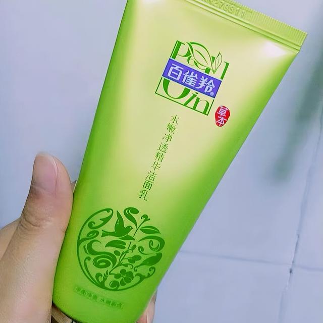 混油皮适合什么洗面奶，温和不刺激，分享几款性价比高的洁面