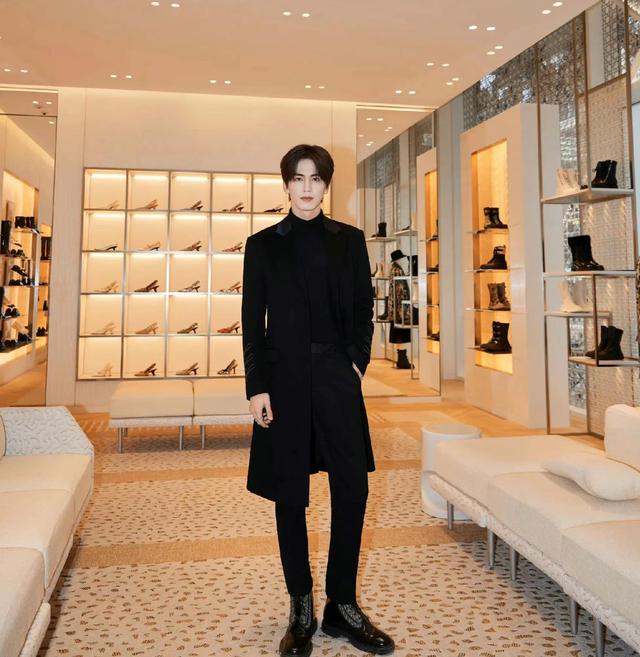 仅一天娱圈又出6个瓜,蔡徐坤被曝整容,张凌赫遭内涵,都是大瓜