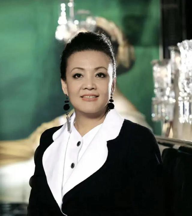 仅一天娱圈又出6个瓜,蔡徐坤被曝整容,张凌赫遭内涵,都是大瓜