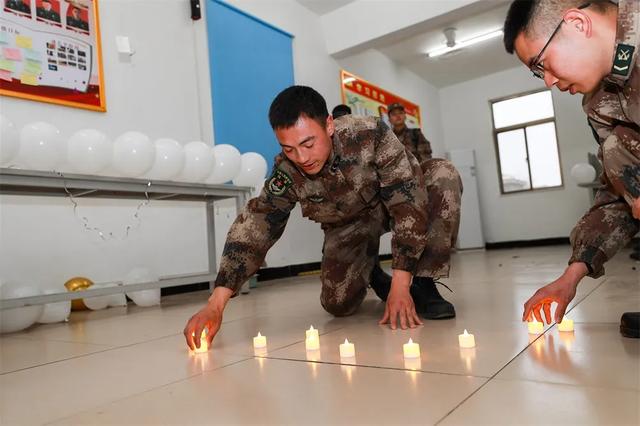 这款史上最浪漫求婚现场,只有军恋可以拥有!