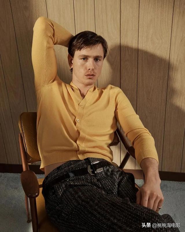 95后英伦男星哈里斯·迪金森杂志大片，忧郁文艺气质星途坦荡