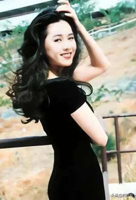 蜜桃成熟期(太美了香港大尺度“三级片”《蜜桃成熟时》画面唯美，你看过吗)