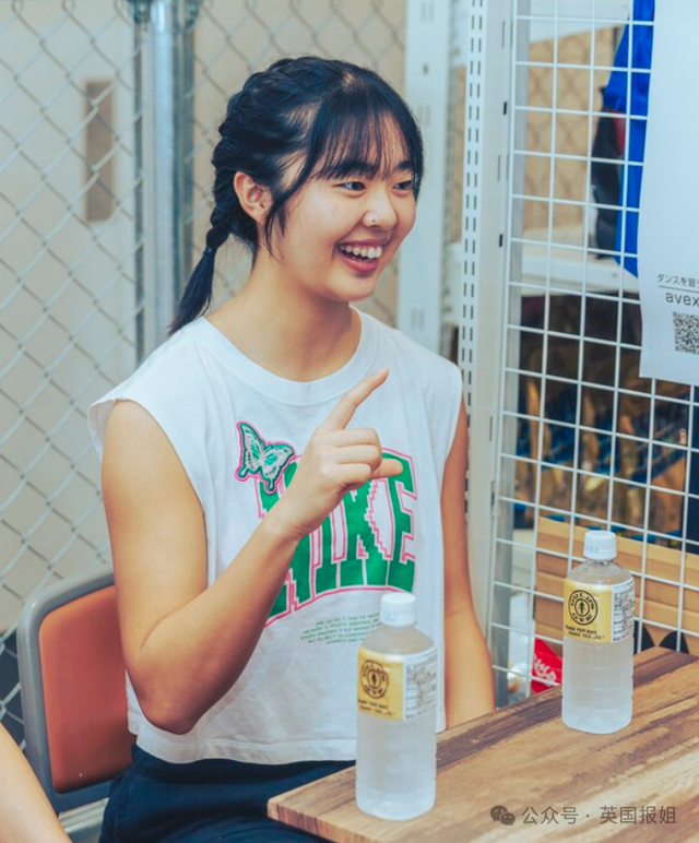 日本18岁女高中生变身比基尼健美女神!肌肉反差照引惊呼:这元气