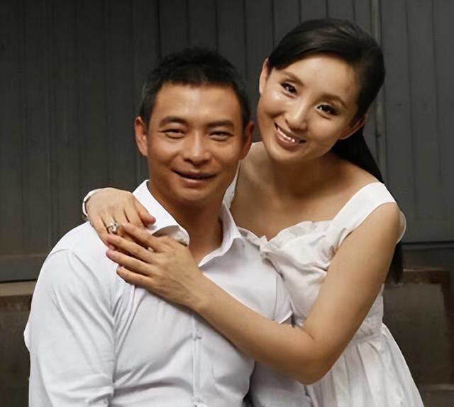 体操兄弟成世界冠军，退役后娶美貌妻子，如今身价上亿没有孩子