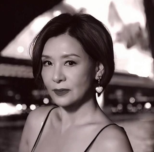 香港女星夏文汐风韵犹存,艳压女神叶子楣,多次被曝与小鲜肉暧昧