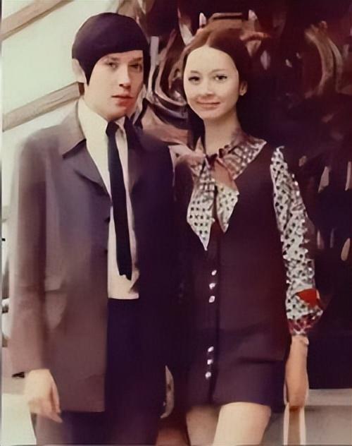 42岁的陈冠希父母双亲旧照曝光！网友点：原来是基因太强大