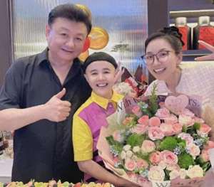 金龟子老公(58 岁金龟子生日,老公王宁罕见出镜,夫妻穿搭风格看起来像隔辈)