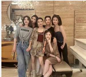 华妃体(41岁蒋欣现状：头顶好几根白发，治好了多少人的年龄焦虑)