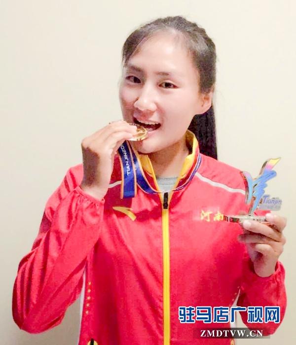 驻马店赛艇运动员付曼在第十三届全运会上摘金