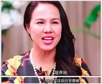 自己想当明星当不上,就逼女儿当,狼妈刘艳是如何“毁掉”郑爽的