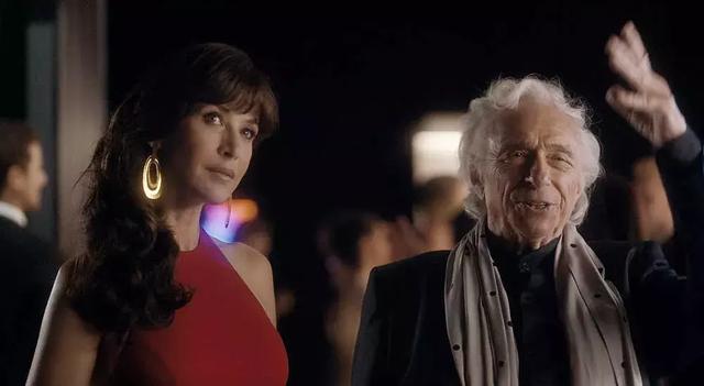 苏菲·玛索从初吻里展现的一眼如沐春风，到52岁时神秘曼妙，令人领略女性之美的至高境界