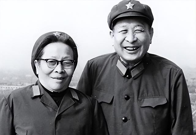 军委副主席赶往江苏给钟期光扫墓，皱眉批评：你们工作只看职务？