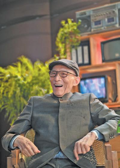 “一滴水,融入大海才永不干涸”(足音)