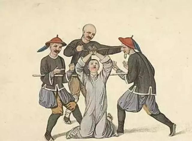 清朝人为什么把前面的头发剃掉，后面却要留一条辫子？原因在这