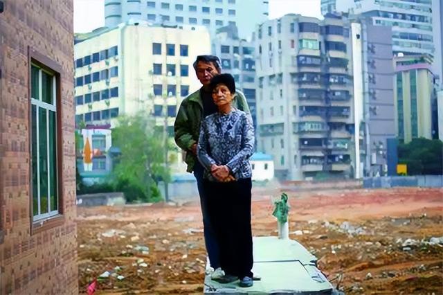 深圳钉子户蔡珠祥：夫妻联手得1700万拆迁款，分完钱后妻离子散