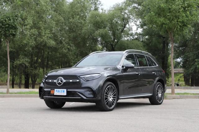 奔驰GLC:奔驰7座SUV优惠15万!内饰氛围感拉满,轴距2977mm!