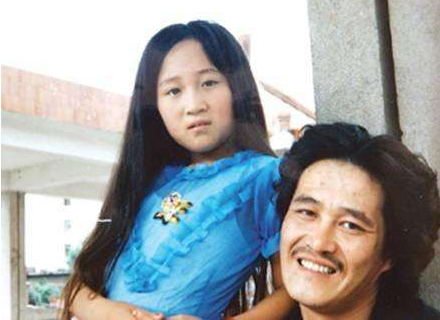 东北小品王赵本山:4个亲生子女,却同父不同命