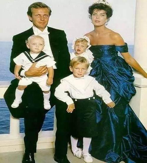 母亲是奥斯卡影后，三段婚姻都失败的摩纳哥卡罗琳公主