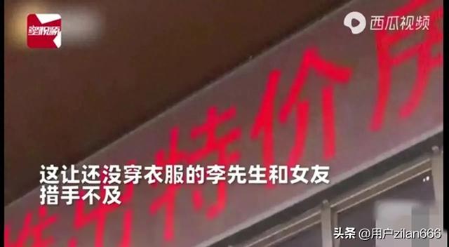 情侣开房没反锁！男女正激情门开了，赤身裸体滚下床，评论区笑喷