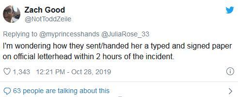 美国职业棒球赛正进行,3名女模特突然脱衣露胸…