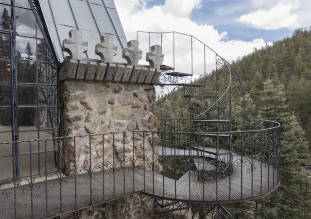 一句玩笑，美国少年用半个世纪，给自己造了一座奇幻城堡!