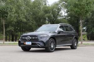 最新奔驰15万(奔驰GLC：奔驰7座SUV优惠15万内饰氛围感拉满，轴距2977mm)