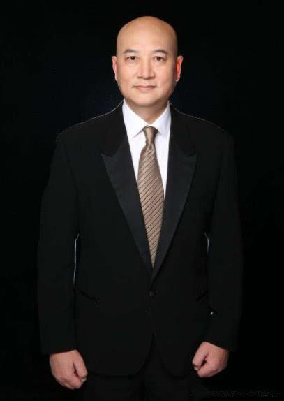 唐僧迟重瑞:娶大11岁富婆却被继子无视,结婚31年从不叫老婆