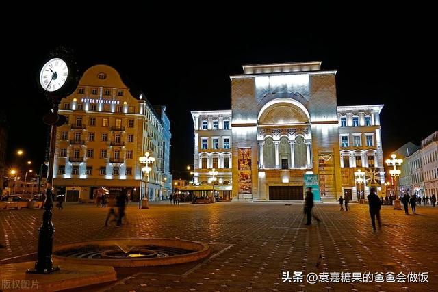 《黑暗圣经》：读到第三页解救了挣扎7年的自我消耗