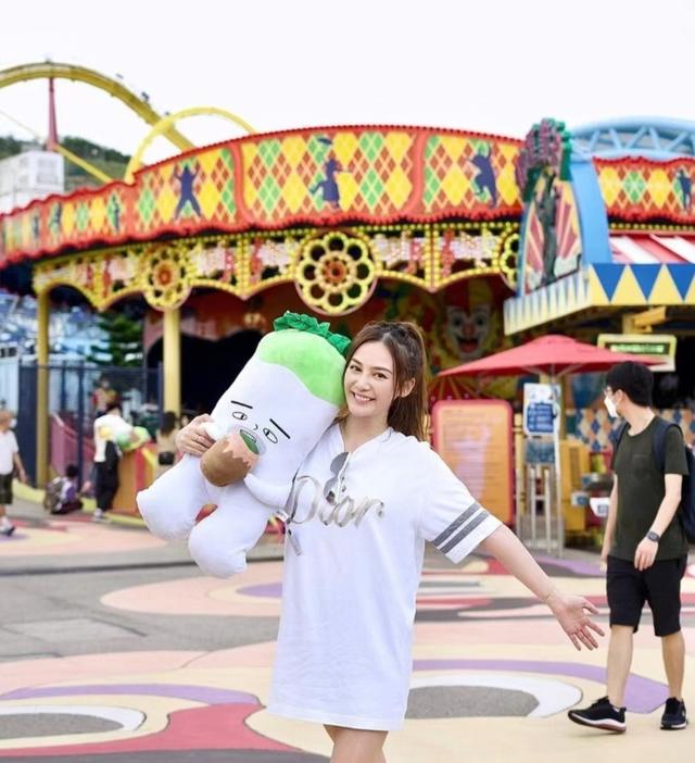 与富二代男友合开公司！香港人气女神享受新恋情，曝仍会保持性感