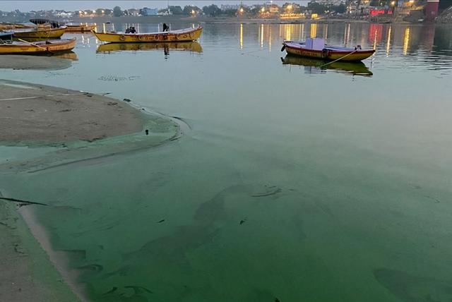 还能喝吗?恒河水突然变绿,引起印度民众恐慌,都是抛尸惹的祸?