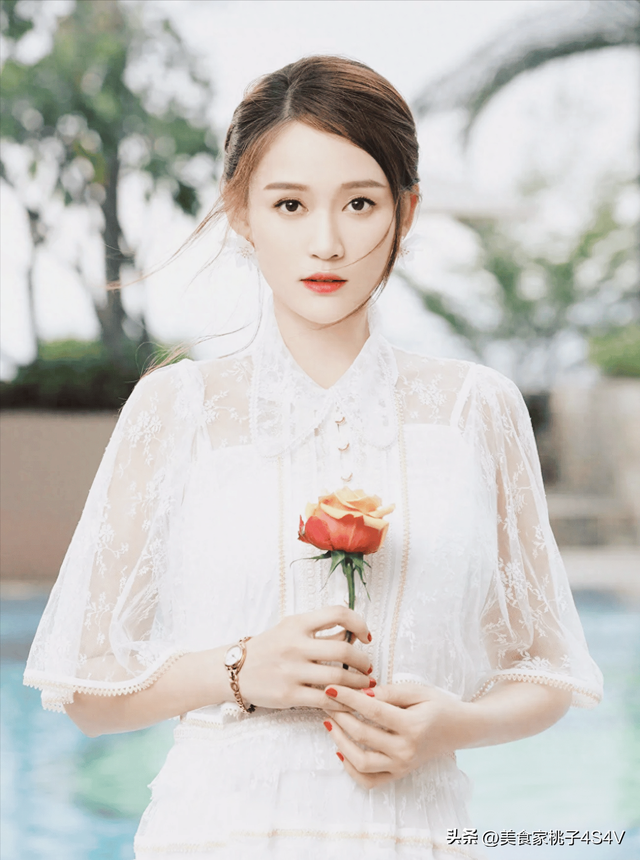 娱乐圈颜值担当陈乔恩，大眼睛+好身材，美到犯规！