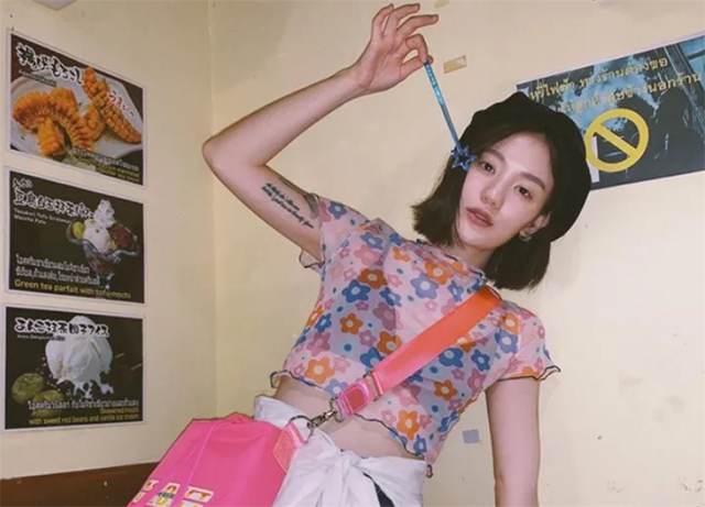 为什么维密超模都是平胸?看完今年的潮流穿搭,大胸妹子表示想哭