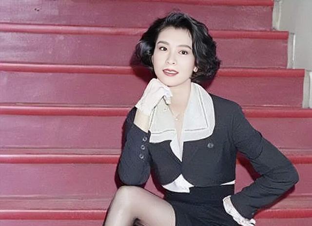 香港女星夏文汐风韵犹存,艳压女神叶子楣,多次被曝与小鲜肉暧昧