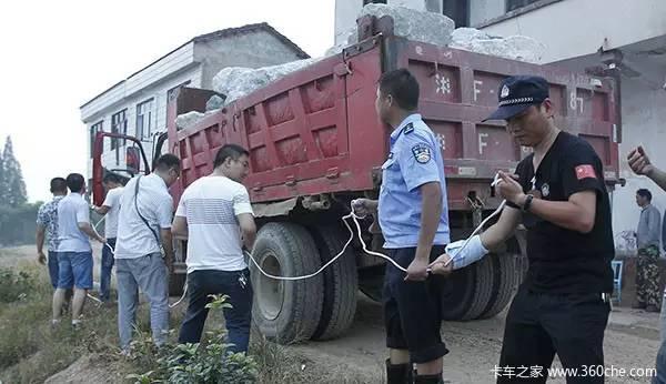 湖南“卡车敢死队”获赔260万，若买新车还得倒贴