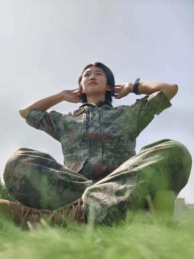 二次入伍，二等功！她有了新身份……