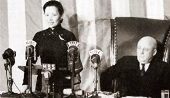 1943年宋美龄美国国会上演讲,惊艳众人,英国首相丘吉尔赞不绝口