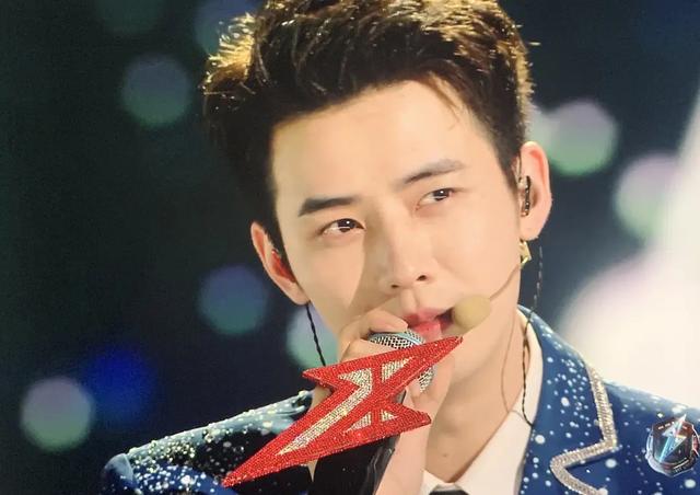 男团RISE正式解散!成员买下12颗星星做纪念,最后发言引粉丝泪崩